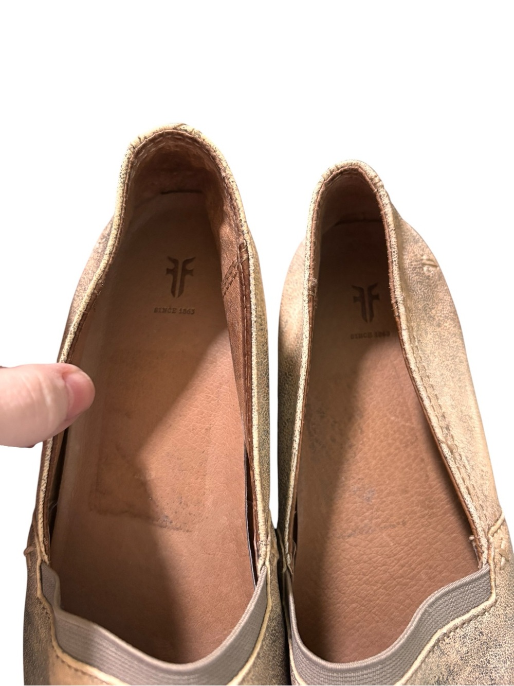 Frye Melanie Slip-On Flats – Sz 7M
in Champagne Gold - Picture 8 of 11